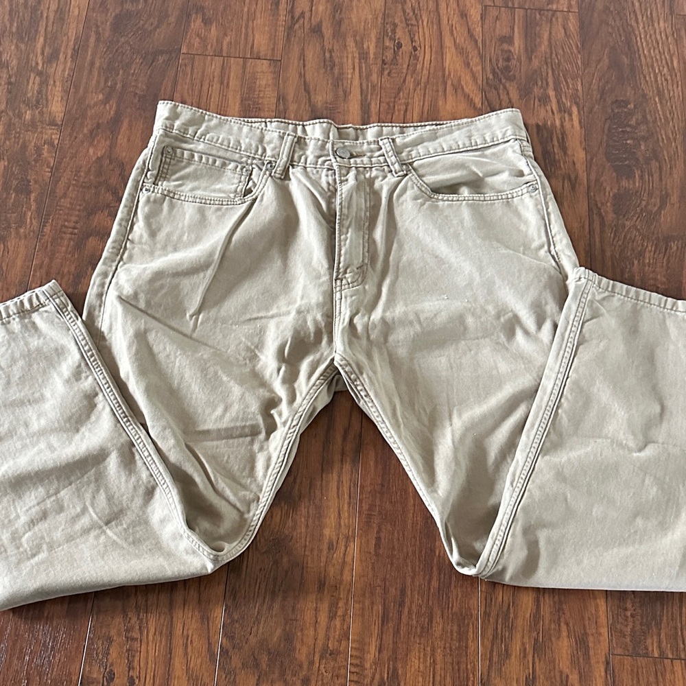 Men's khaki Levi jeans